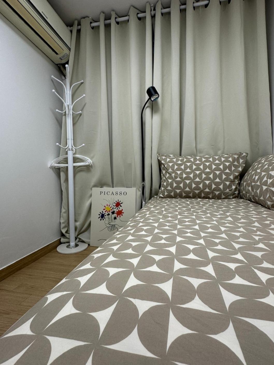 Hongdae T House *